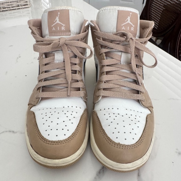 Nike Air Jordan 1 Mid in Camel and White size 7.5 - Picture 2 of 7